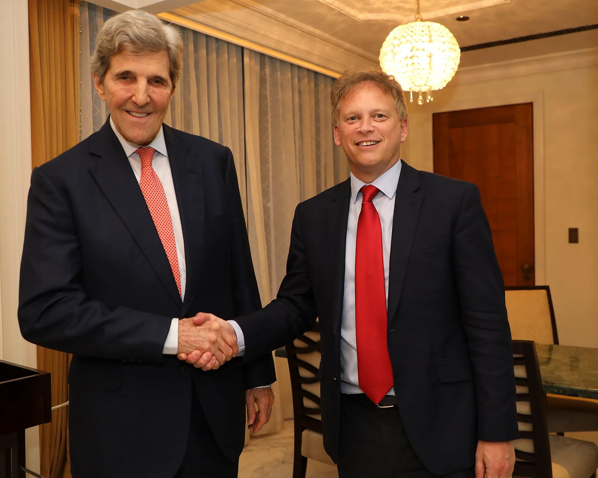 13/01/2023. Abhu Dhabi, United Arab Emirates The Secretary of State for Business, Energy and Industrial Strategy Grant Shapps meets John Kerry the U.S. Special Presidential Envoy for Climate. Picture by Tim Hammond / BEIS. Weighing a state grants comparison by instrument, not headline